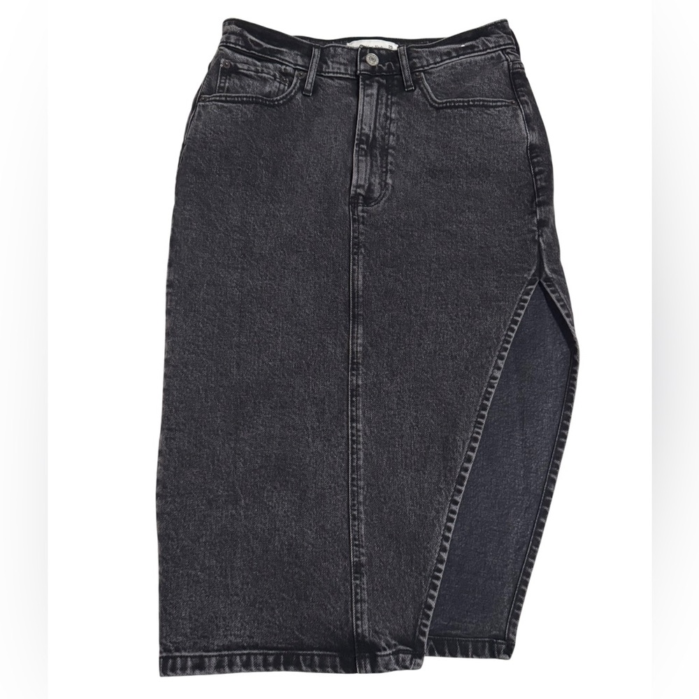 Abercrombie & Fitch Women’s Black Denim Skirt, Sz 25”
99% Cotton.  NWOT